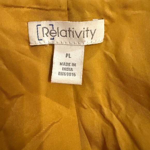 Relativity Women's Golden Peacoat. Size Large - Picture 8 of 9